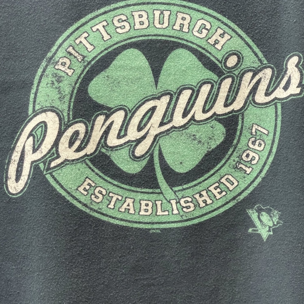 NHL Pittsburg Penguins Unisex L Shamrock Graphic Long Sleeve T-Shirt